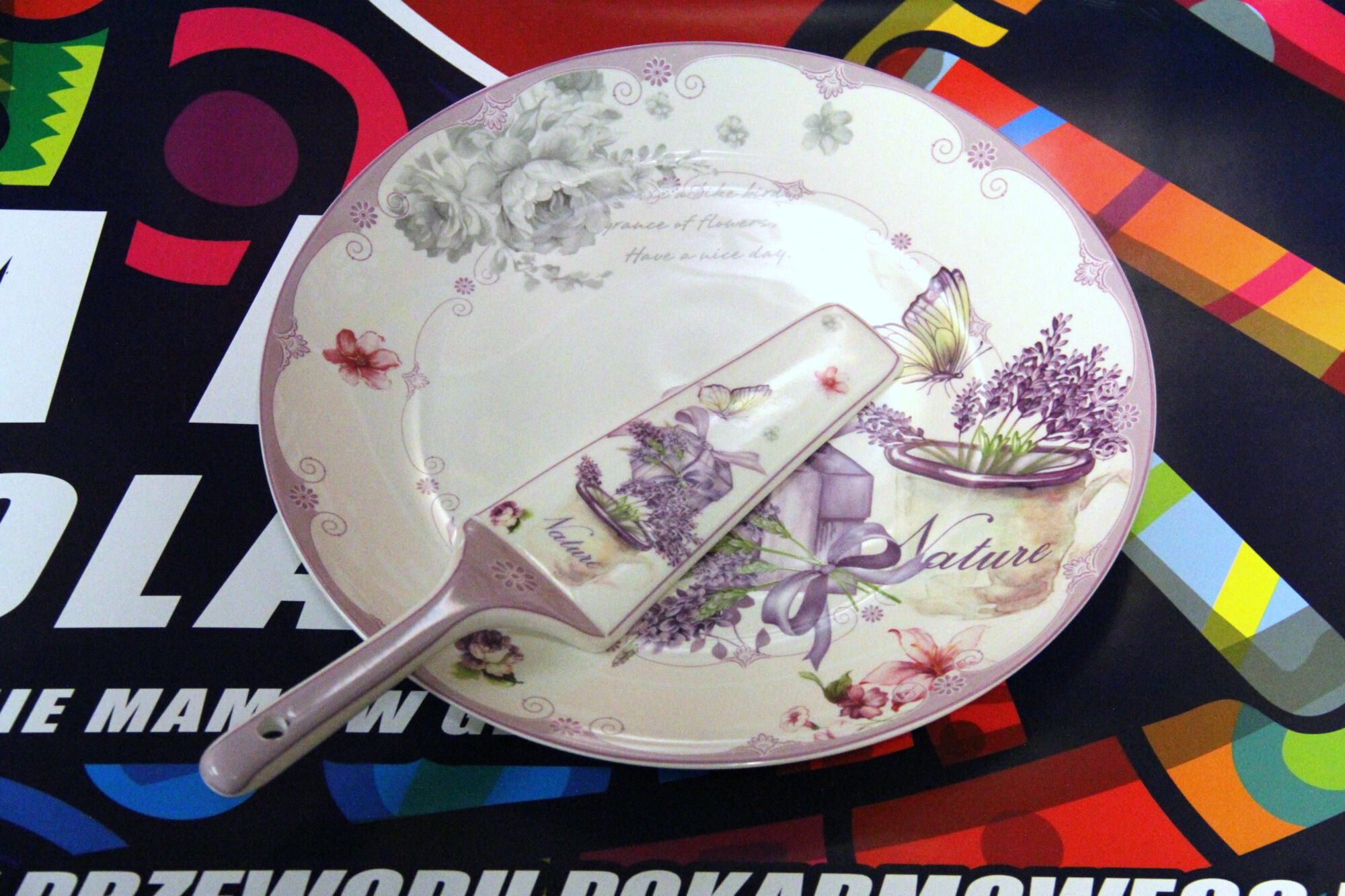 Włoski ceramiczny talerz wraz z łopatką do serwowania ciasta