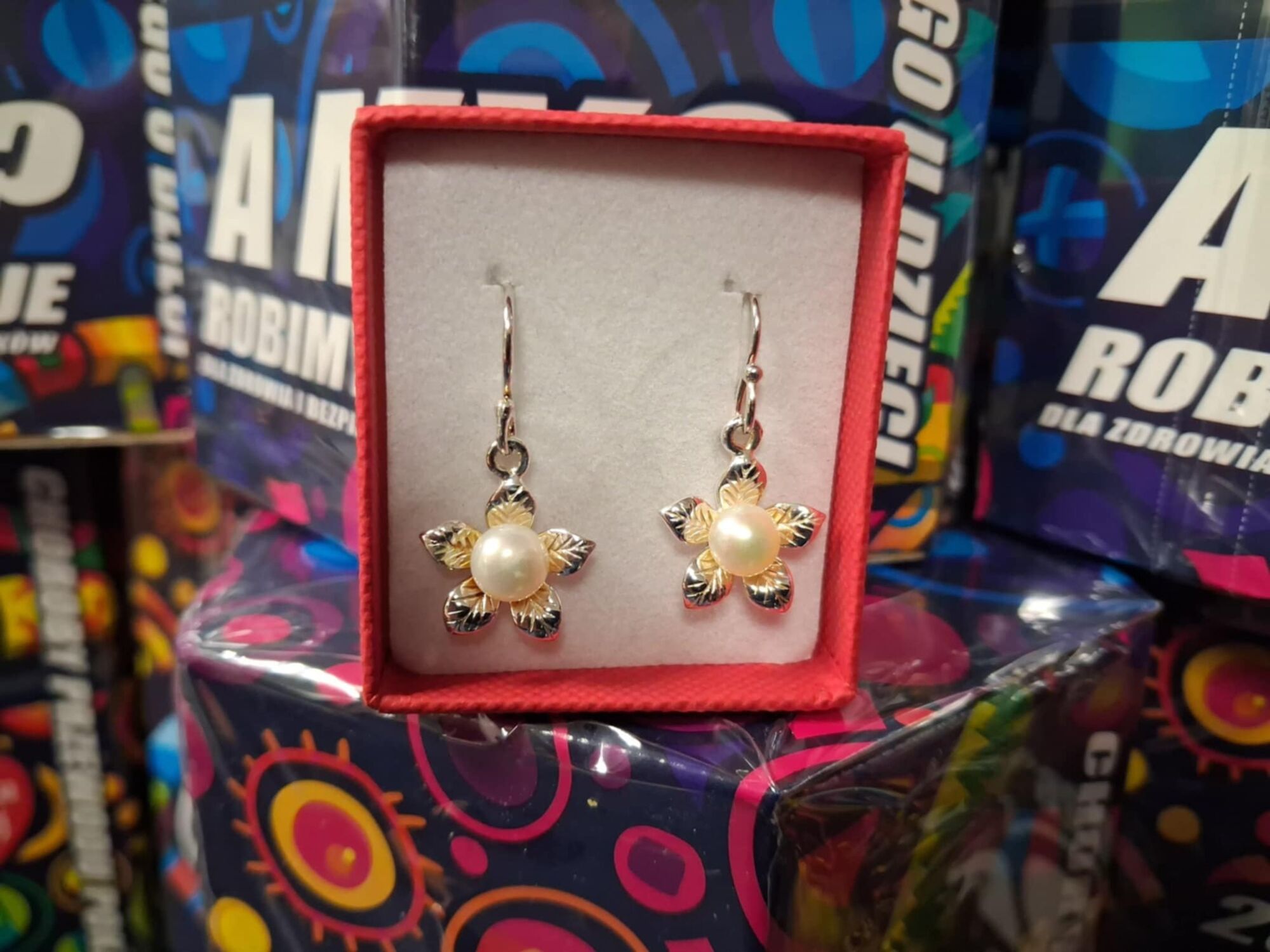 Srebrna biżuteria od Artura Bukato – Kolczyki kwiatuszki z perełkami