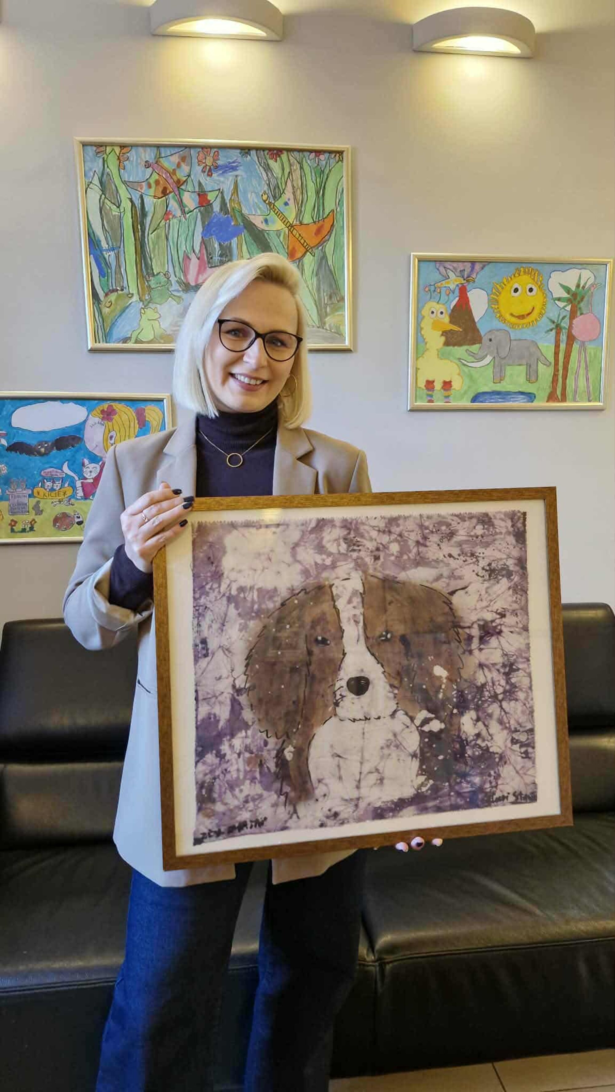 Obraz wykonany techniką batiku na konkurs „Psiaki, Kociaki i inne zwierzaki” od Domu Kultury Zameczek