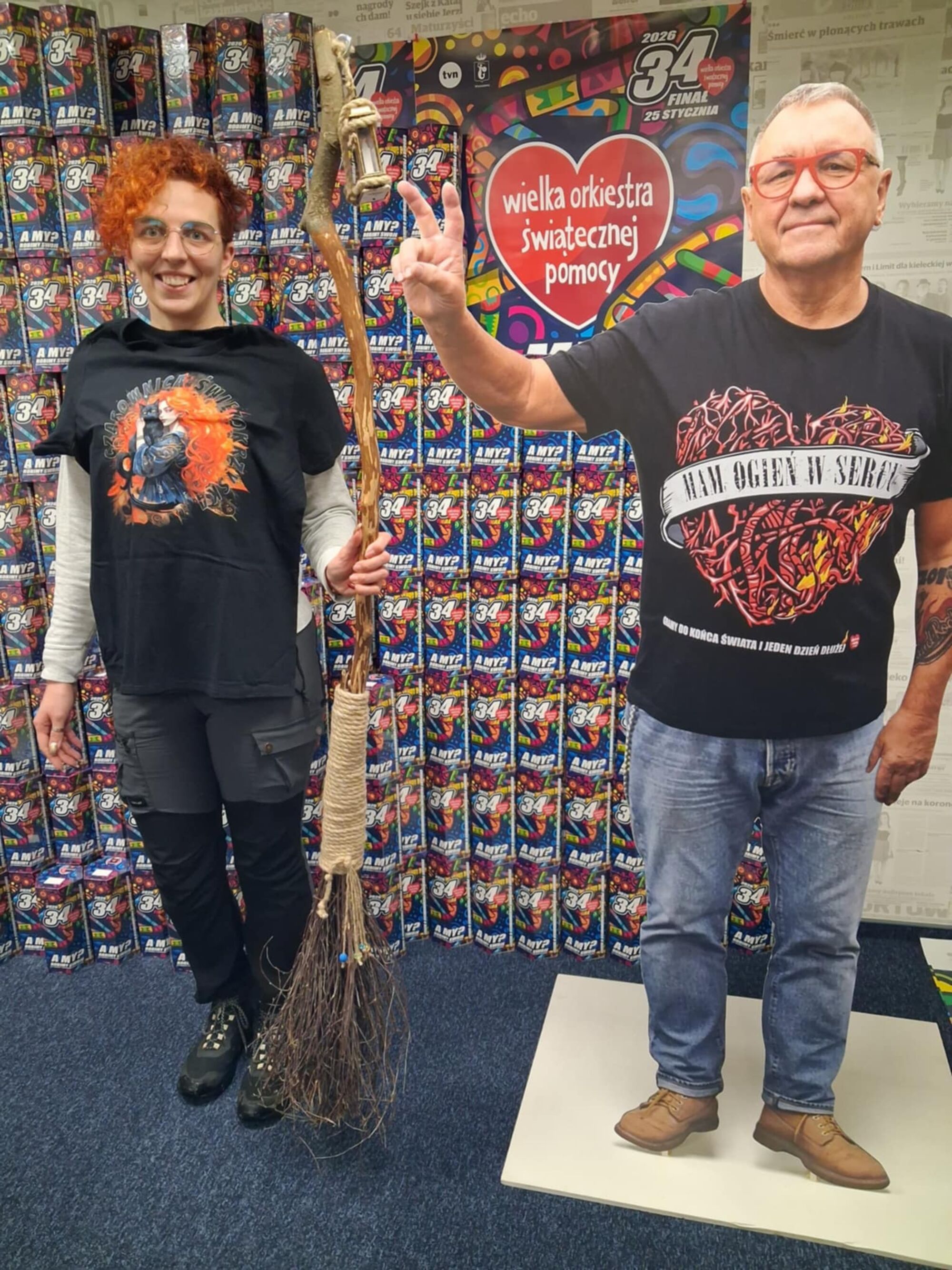 Miotła i koszulka Świętokrzyskiej Czarownicy