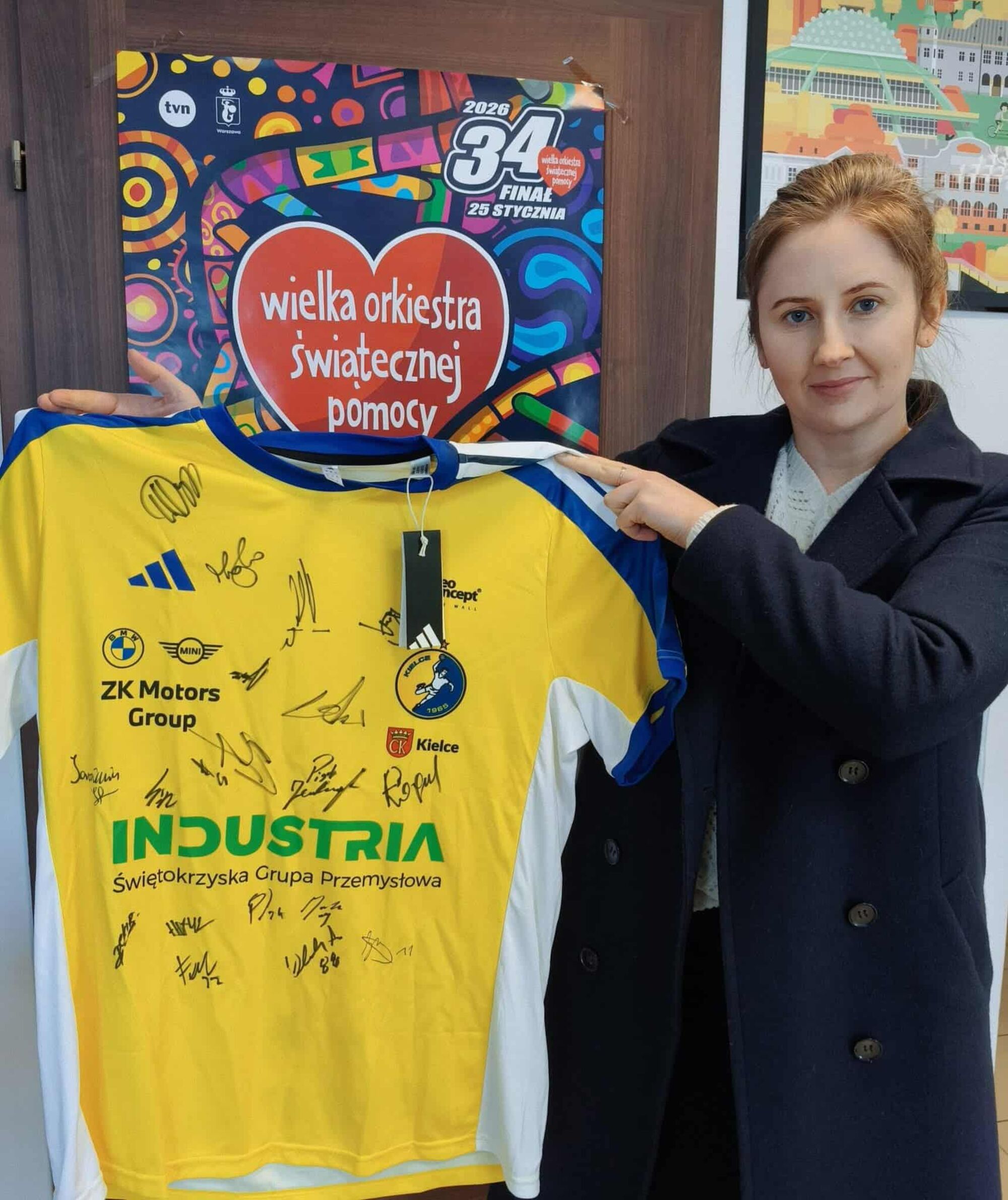 Koszulka drużyny Industria Kielce z autografami zawodników