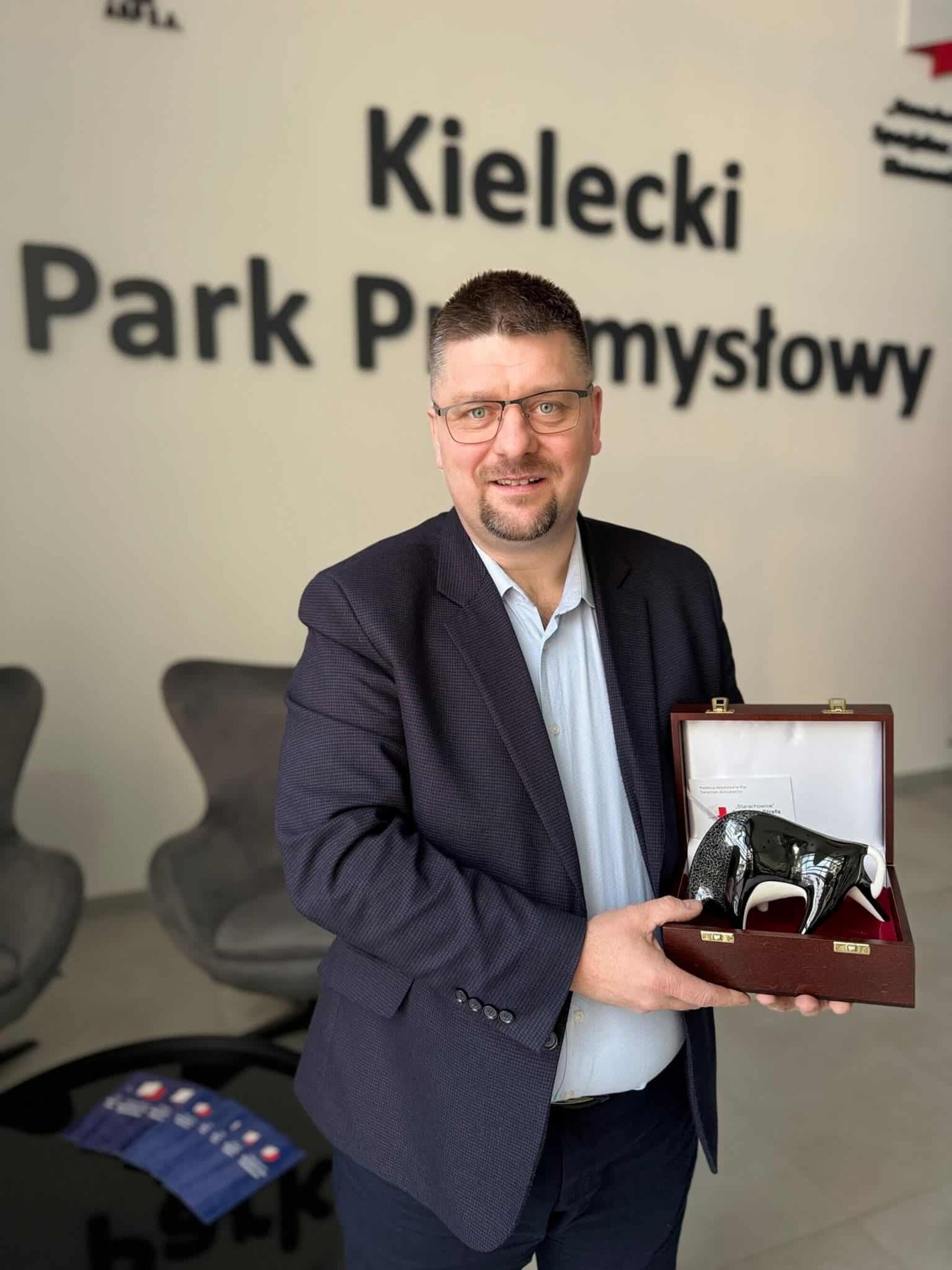 Porcelanowy Żubr z Ćmielowa od SSE Starachowice